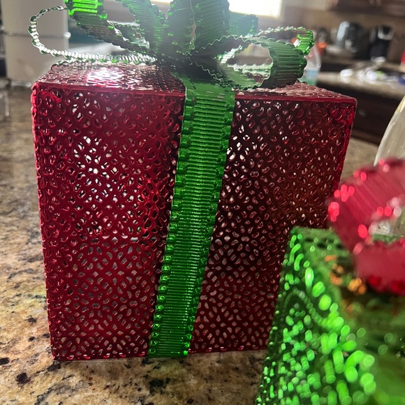 Tis the season! It’s Christmas Decor. Upscale and Classy - Picture 2 of 4